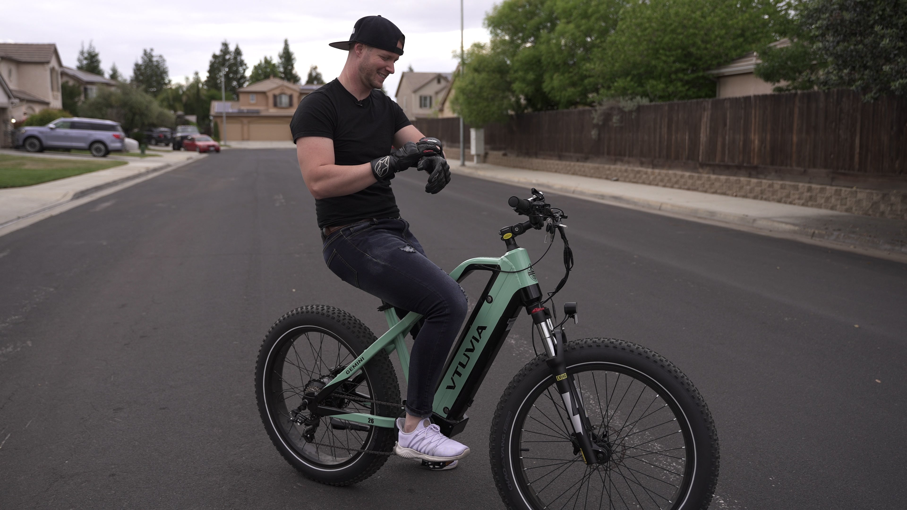 Do Electric Bikes Charge When You Pedal? - Vtuvia ebike