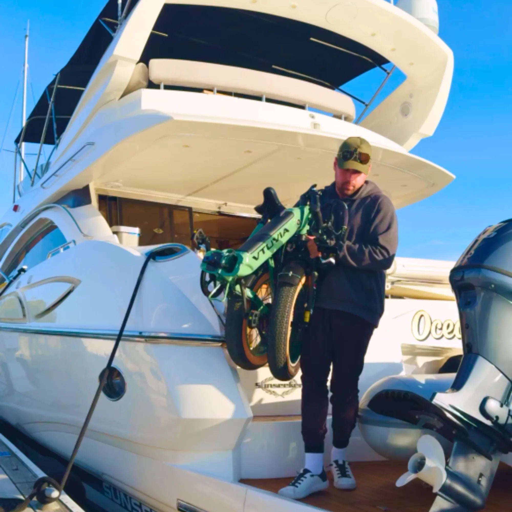 VTUVIA SX20 essentials vertical overview showing folding process, yacht lifestyle, and 4 color options